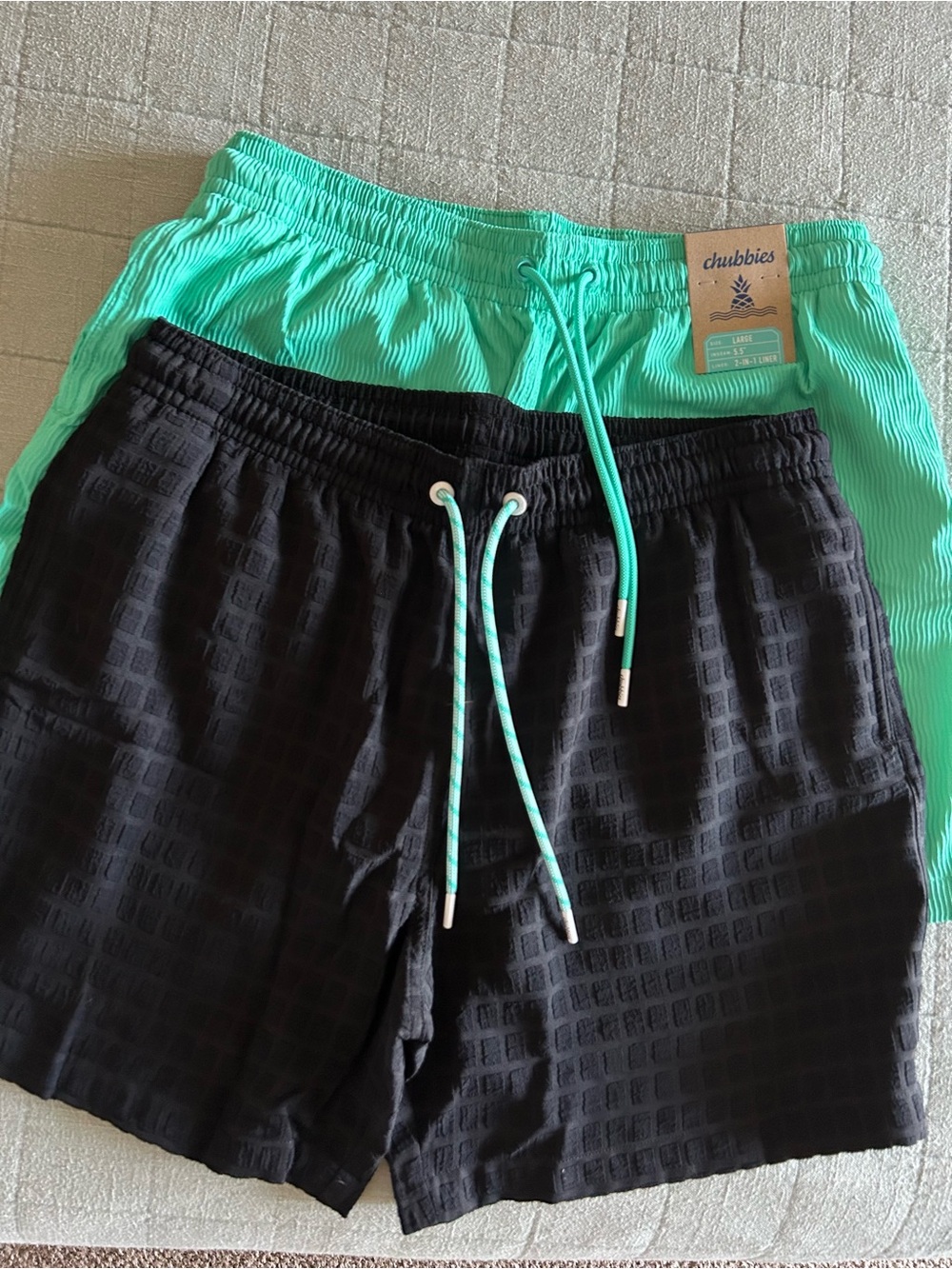 chubbies Black & Mint 5.5” swim trunks